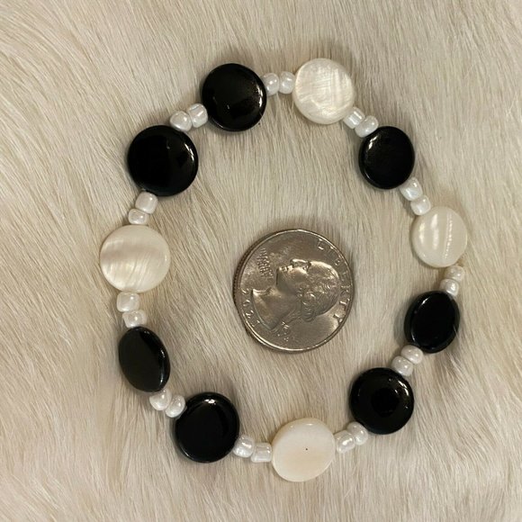 BLack White Mother of Pearl Bead Bracelet Stretch Painted 6652 - Picture 7 of 9